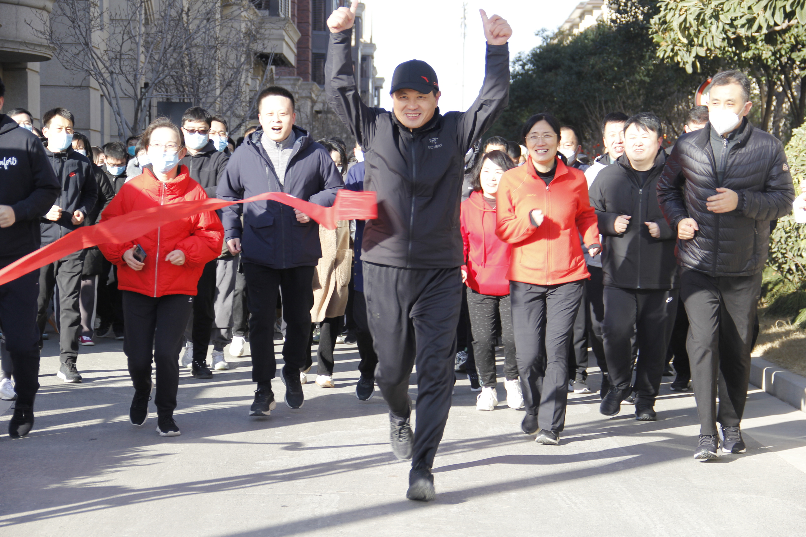 董事長領跑.jpg 董事長領跑.jpg